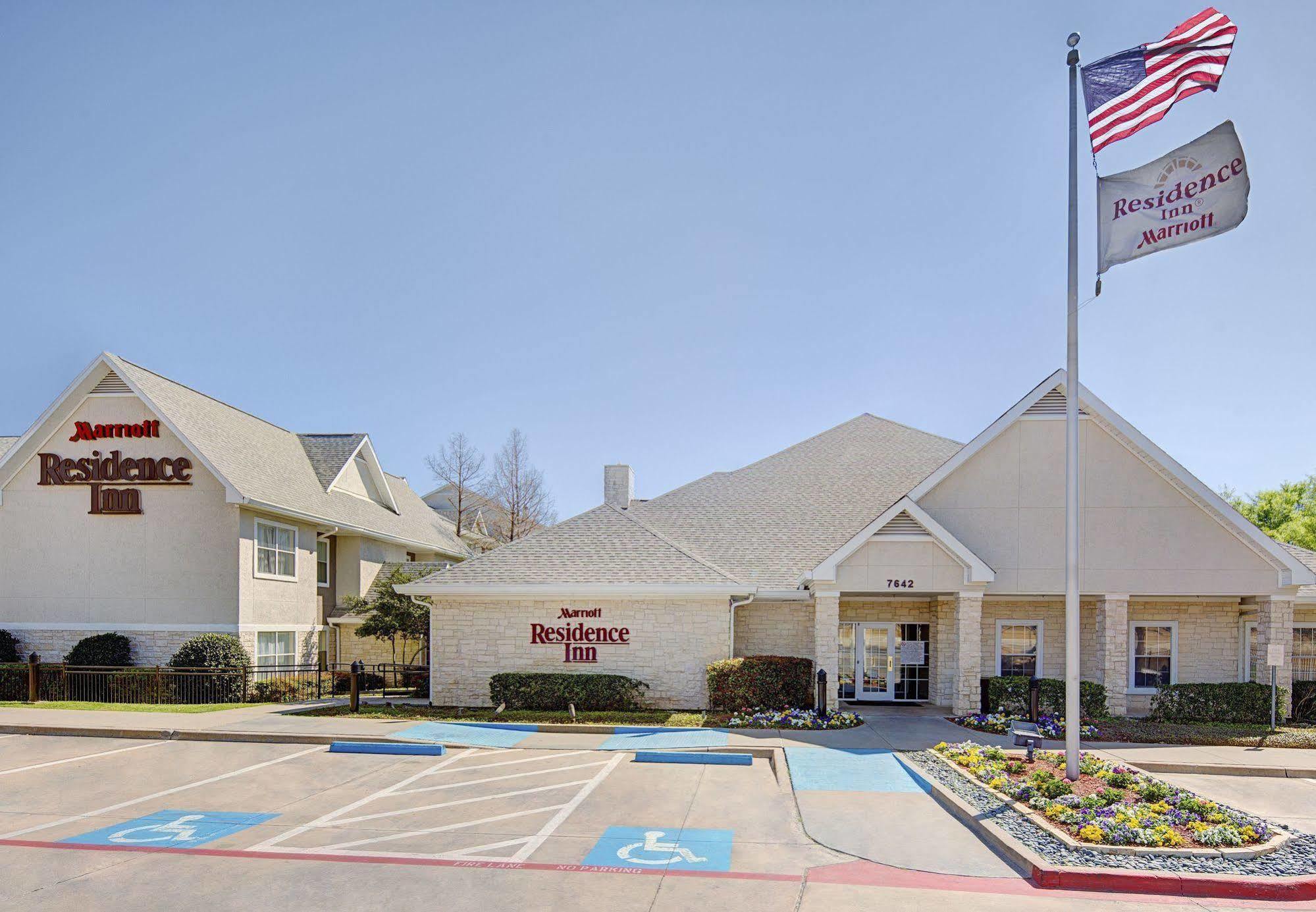 Residence Inn Dallas Park Central Exteriér fotografie